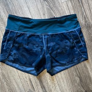 Lululemon Run: size 6 Speed Short *4-way Stretch
Heathered blue Lotus Camo